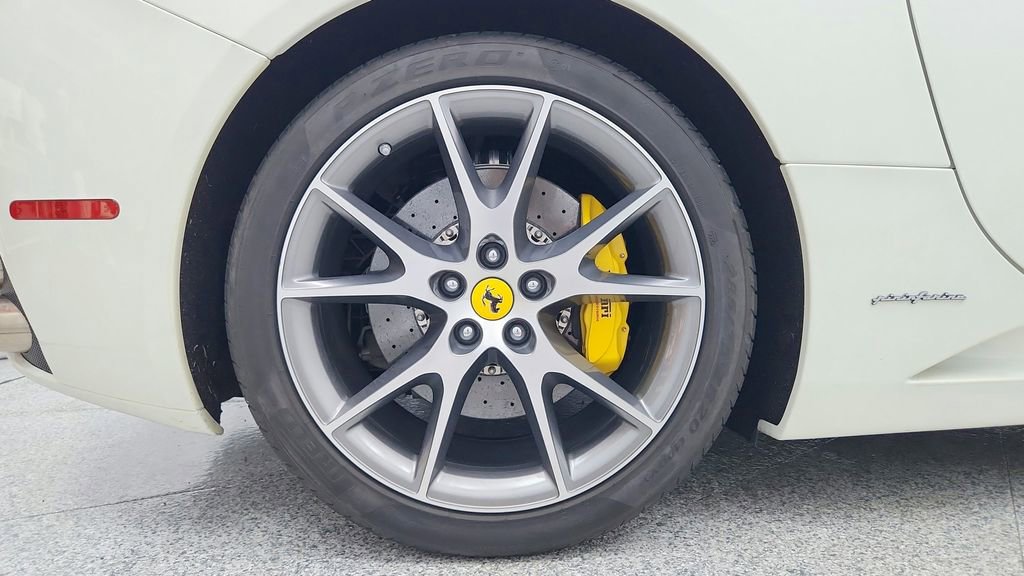 Used 2014 Ferrari California image 13