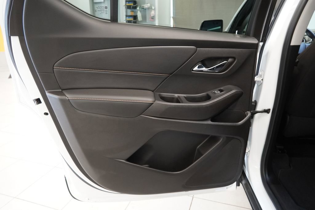 Used 2021 Chevrolet Traverse LT image 27