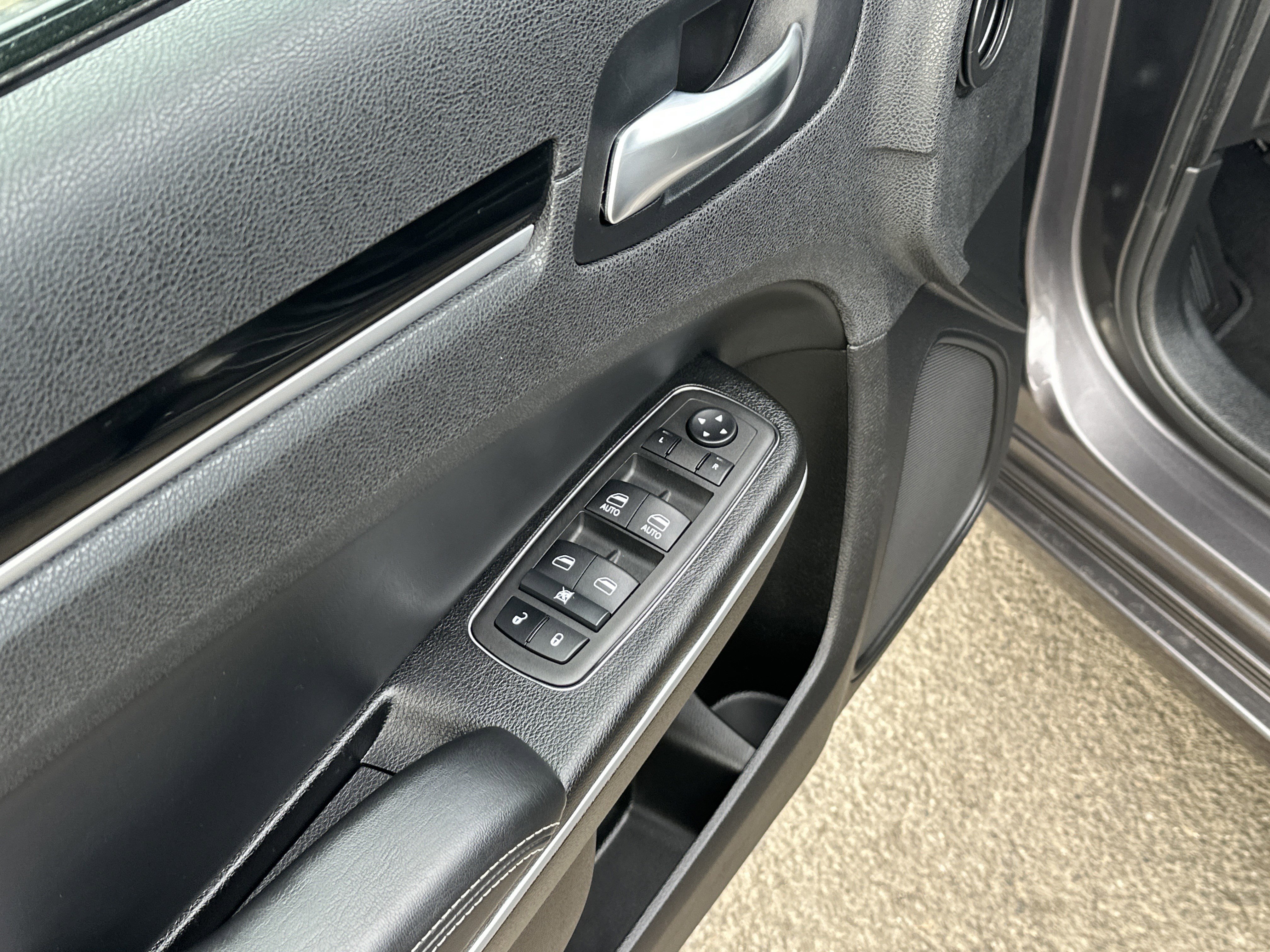 Used 2023 Chrysler 300 S RWD image 14