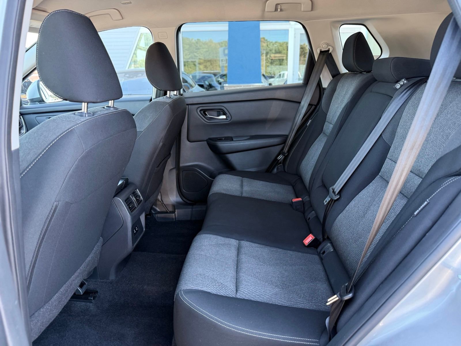 Used 2024 Nissan Rogue SV image 14