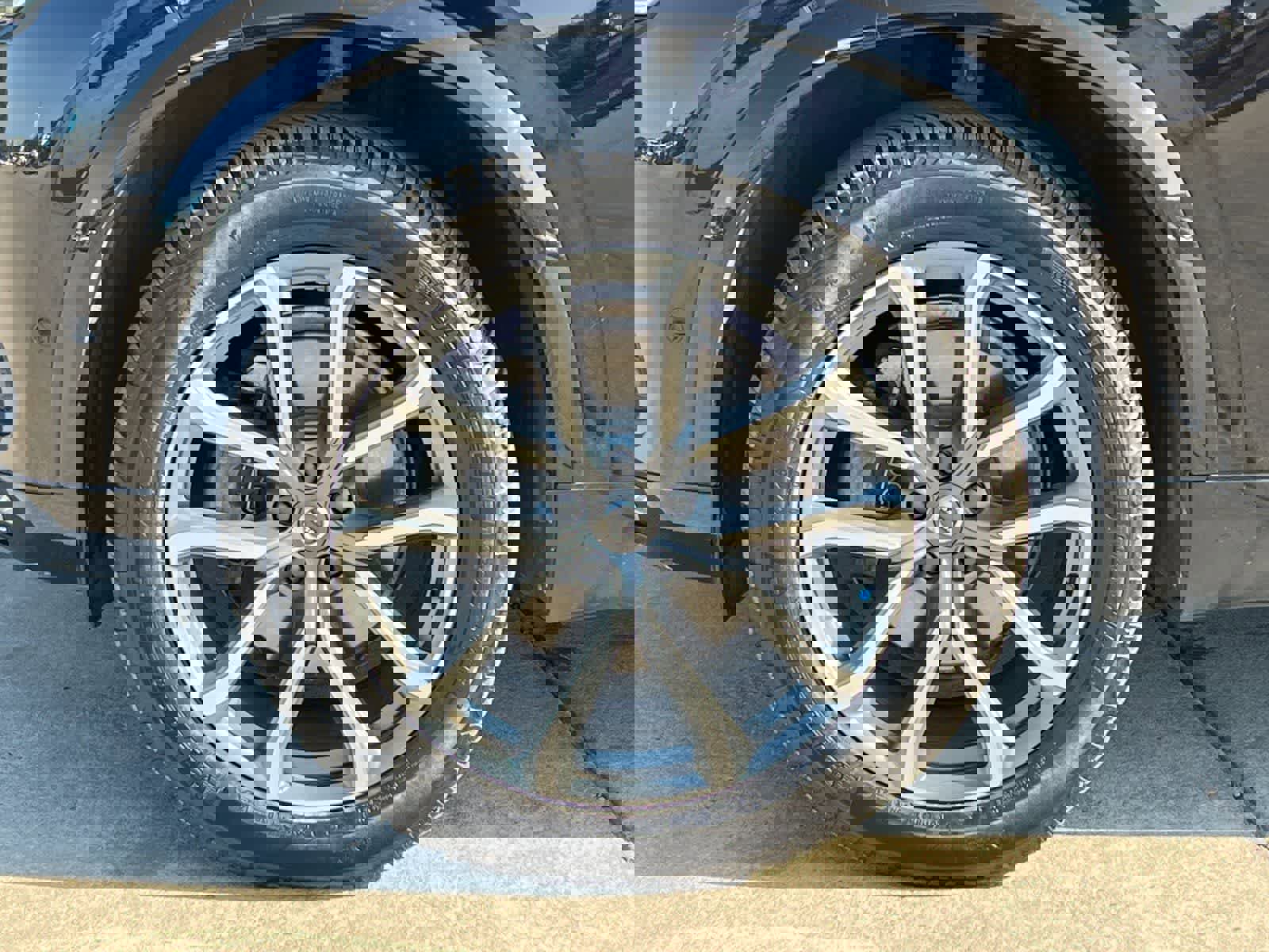 Used 2017 Volvo XC90 T6 Momentum w/ Vision Package image 28