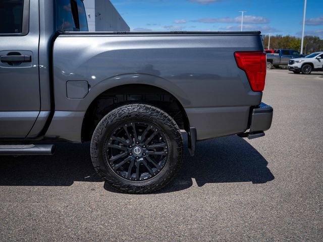 Used 2019 Nissan Titan SL w/ Midnight Edition AWD/4WD image 12