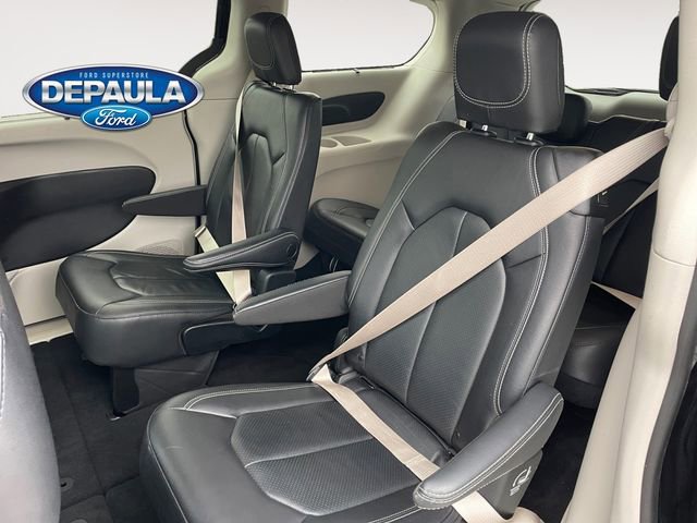 Used 2022 Chrysler Pacifica Touring-L image 17