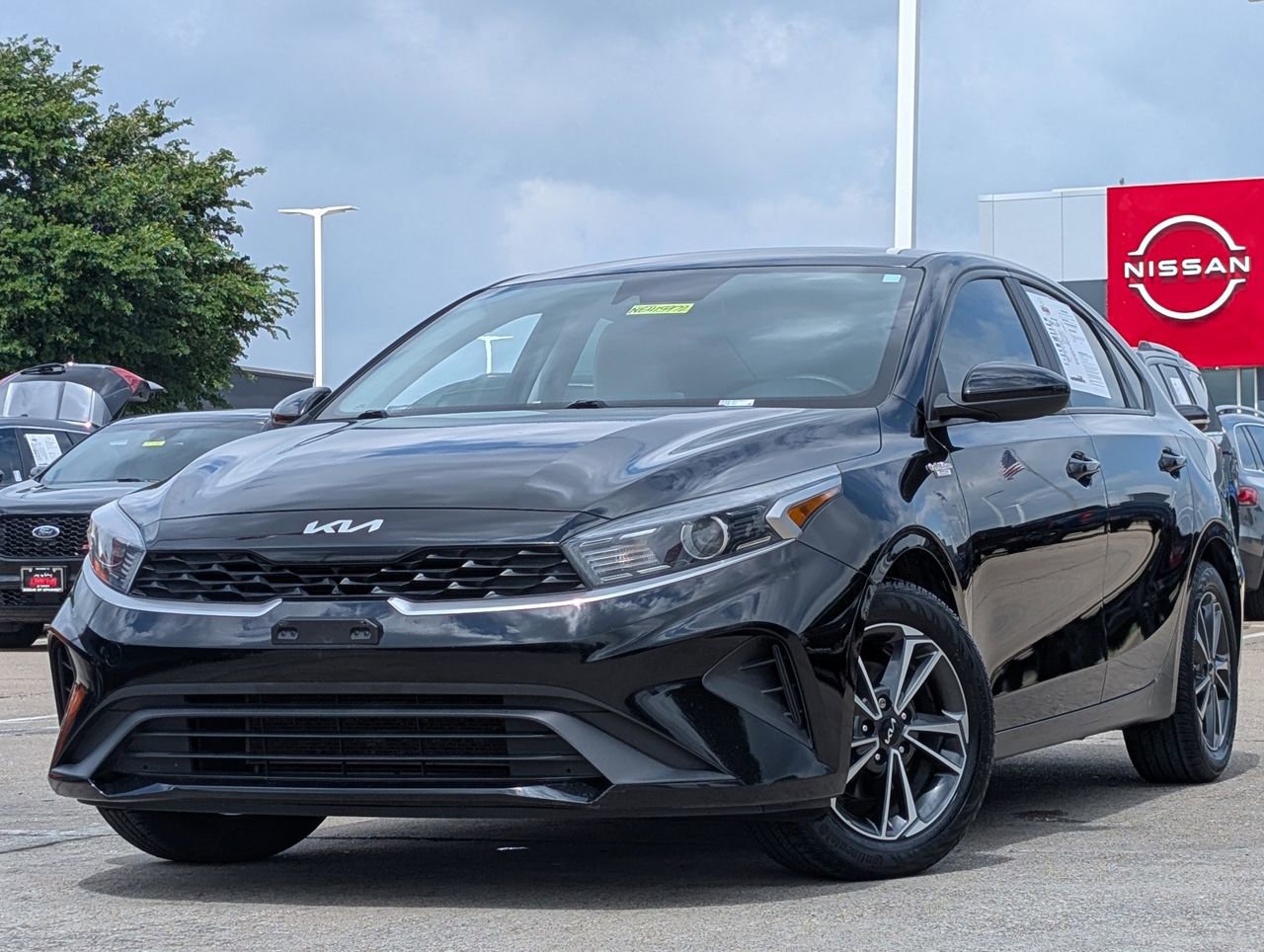 Used 2022 Kia Forte LXS FWD image 2