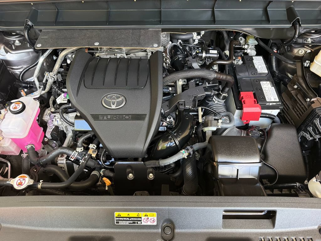 Used 2023 Toyota Highlander L FWD image 38