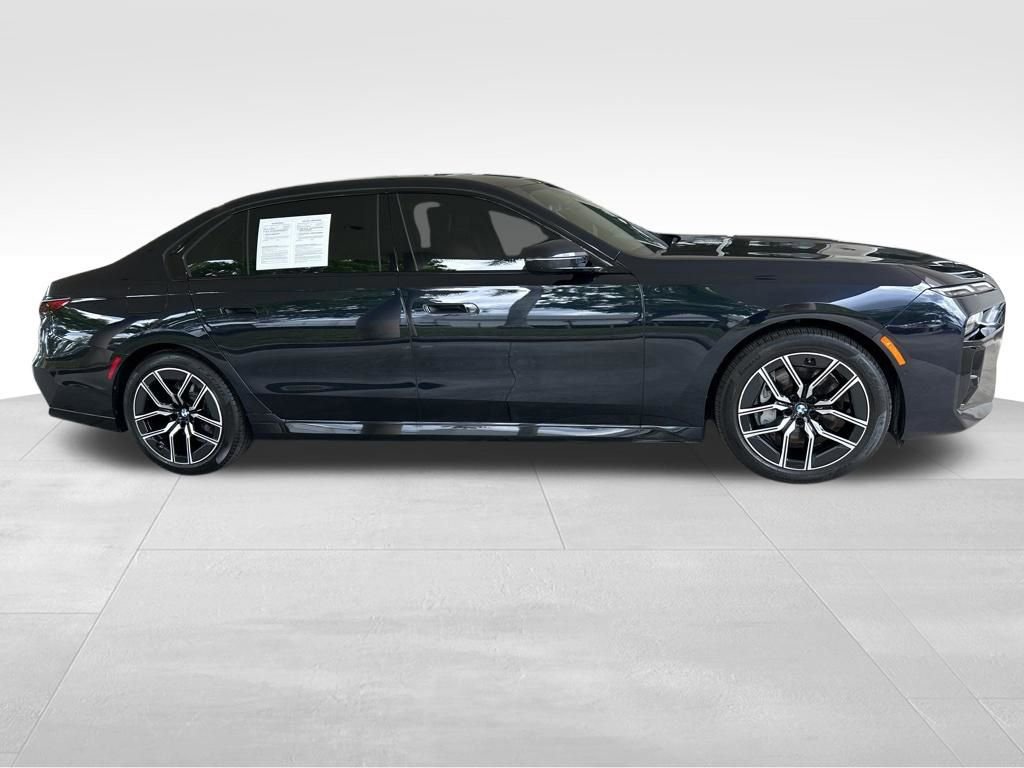 Used 2025 BMW 740i xDrive image 3