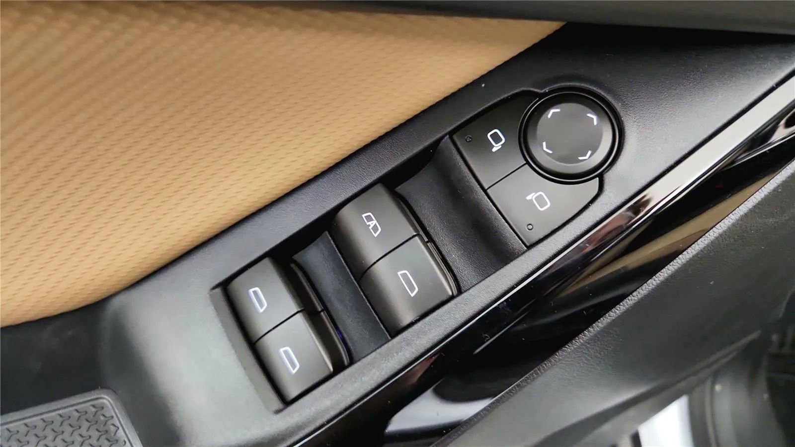 New 2026 Chevrolet Equinox ACTIV w/ Convenience Package III FWD image 31