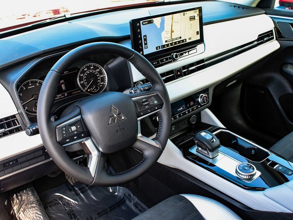 Used 2025 Mitsubishi Outlander SE AWD/4WD image 15