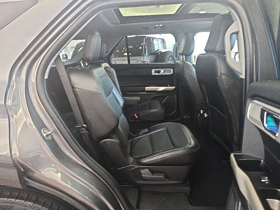 Used 2021 Ford Explorer Limited AWD/4WD image 37