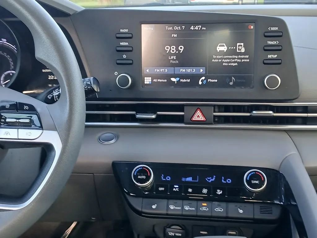 Used 2021 Hyundai Elantra Blue image 23