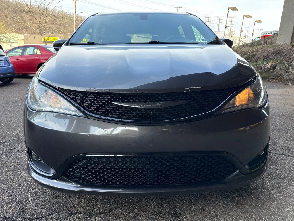 Used 2018 Chrysler Pacifica Touring Plus w/ S Appearance Package FWD image 5