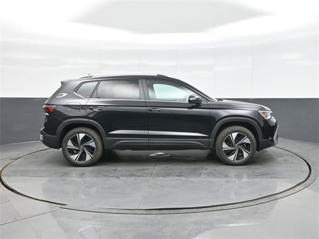 New 2026 Volkswagen Taos SE image 8