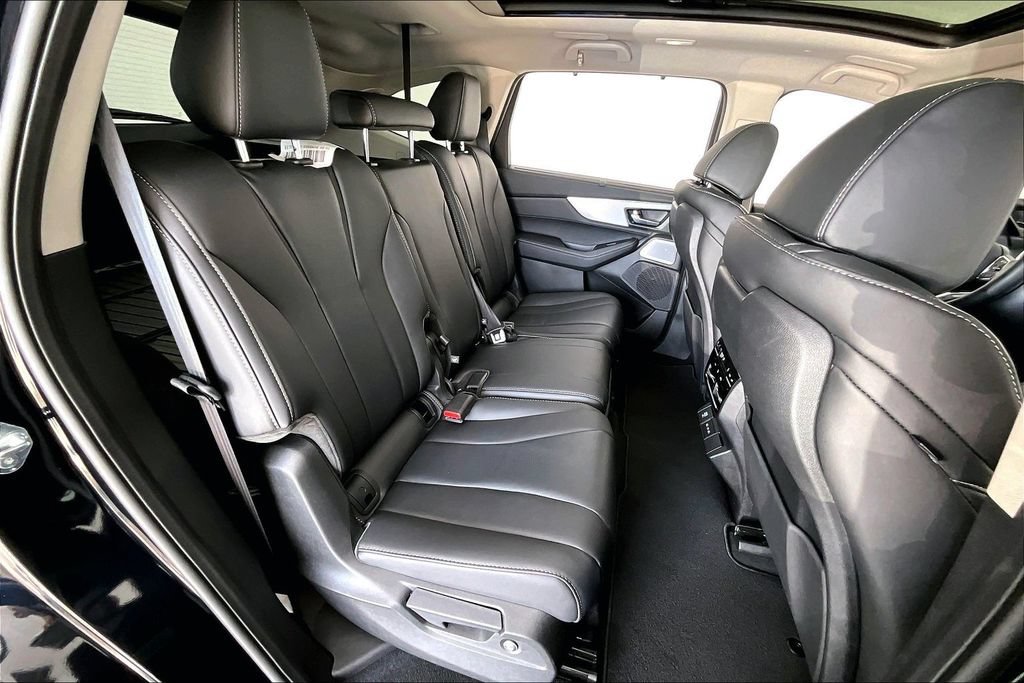 Certified 2026 Acura MDX w/ Technology Package FWD image 33