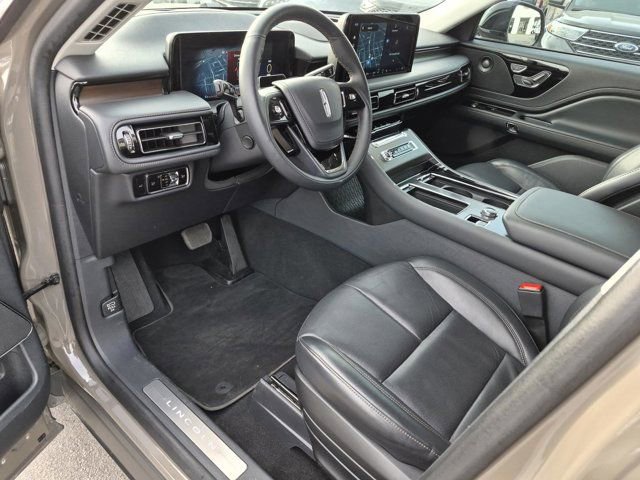 Used 2025 Lincoln Aviator Reserve w/ Illumination Package image 12