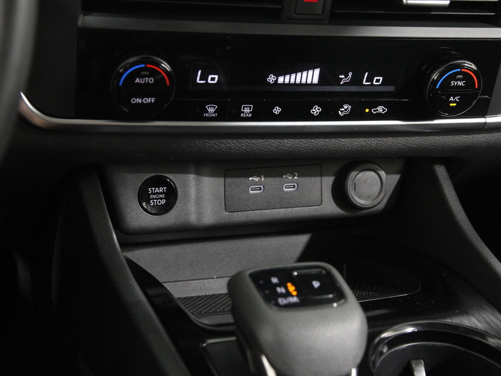 Used 2024 Nissan Rogue SV image 13