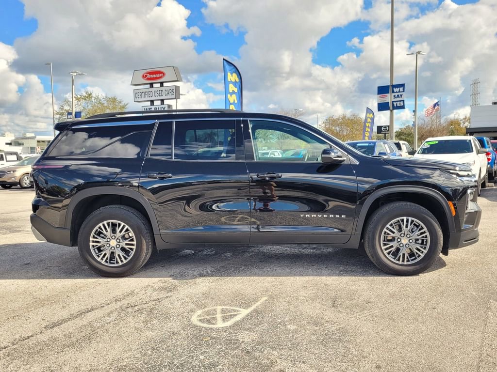 Certified 2025 Chevrolet Traverse LT FWD image 8