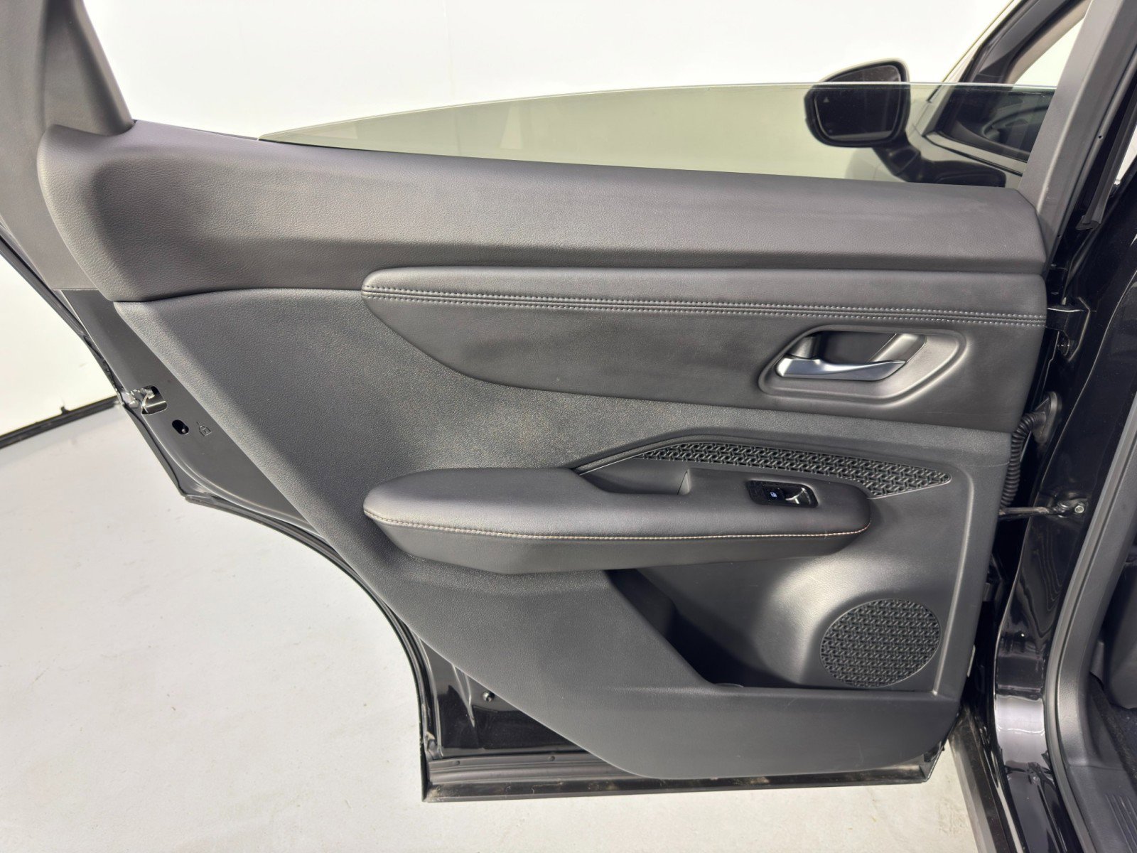 Used 2023 Nissan Ariya FWD image 37