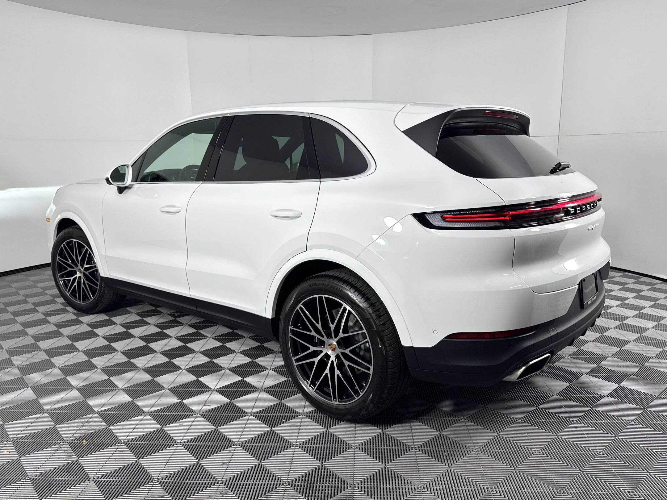 Certified 2026 Porsche Cayenne AWD/4WD image 3