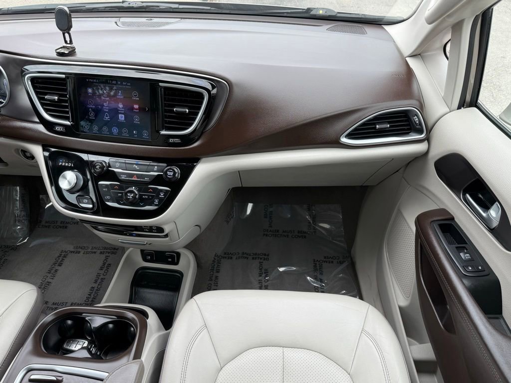 Used 2017 Chrysler Pacifica Touring-L Plus FWD image 30