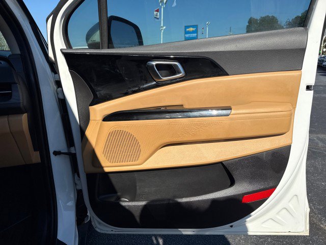 Used 2023 Kia Carnival EX image 12