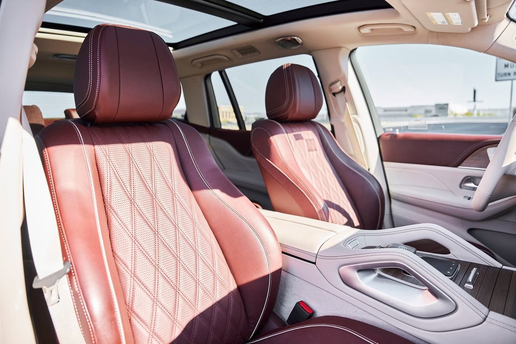 Used 2024 Mercedes-Benz Maybach GLS 600 4MATIC image 40