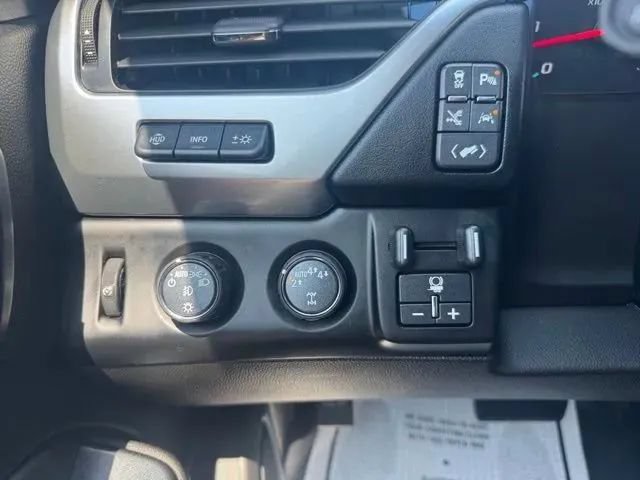 Used 2019 Chevrolet Suburban Premier w/ Premier Plus Edition AWD/4WD image 25