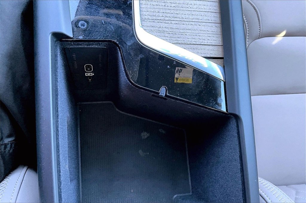 Certified 2026 Volvo XC60 B5 Plus w/ Protection Package Premier image 16