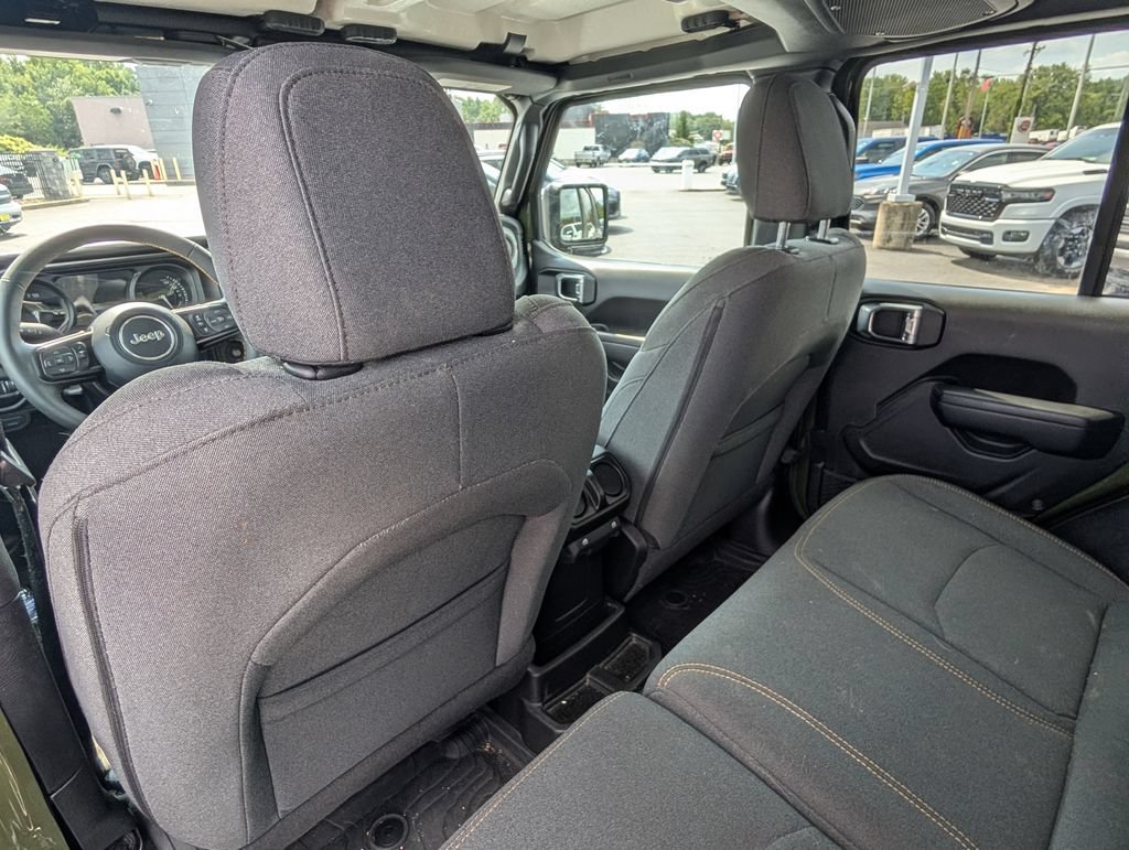 Used 2024 Jeep Wrangler Unlimited w/ Convenience Group AWD/4WD image 14