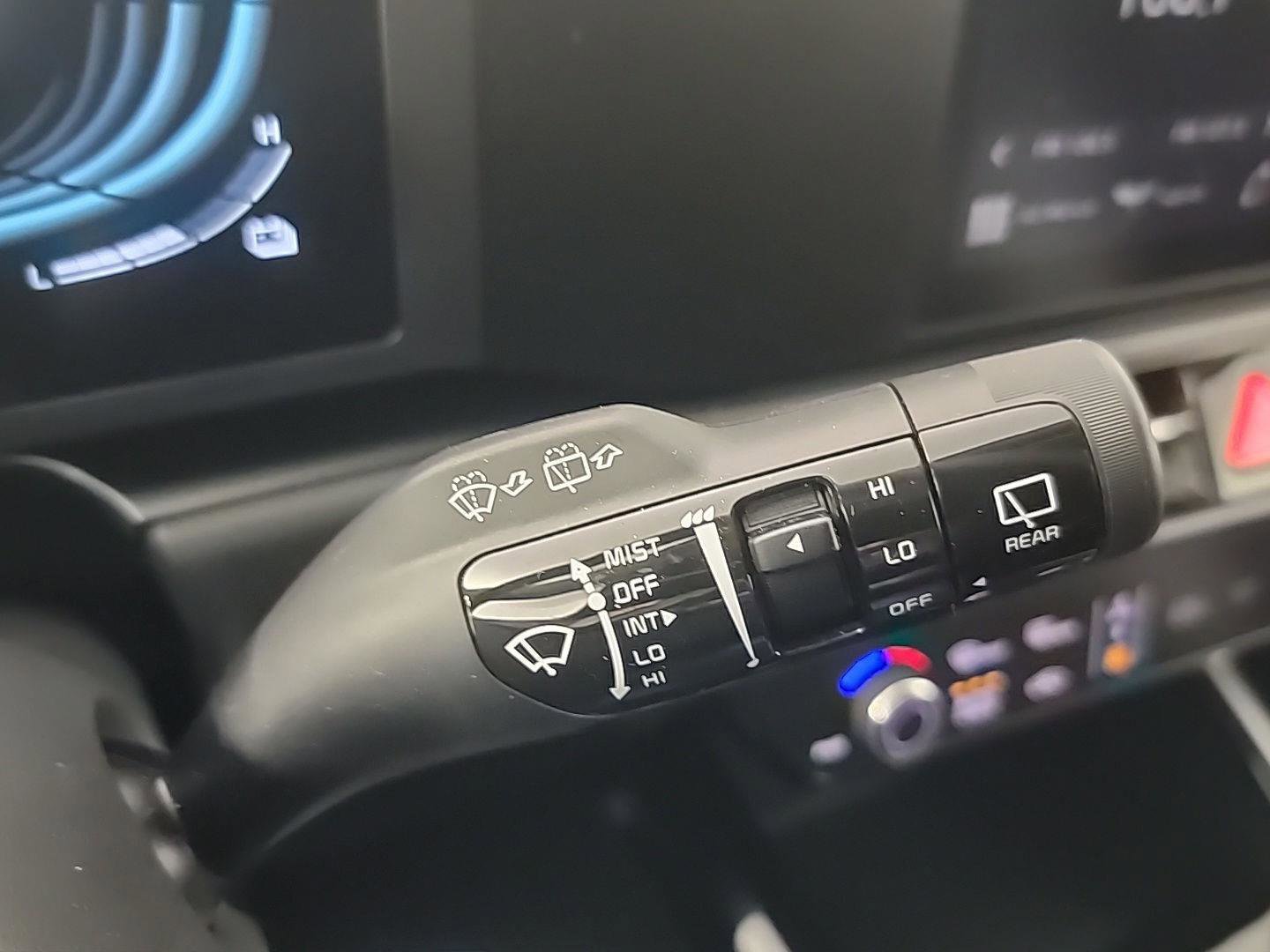 Used 2025 Kia Niro LX image 27