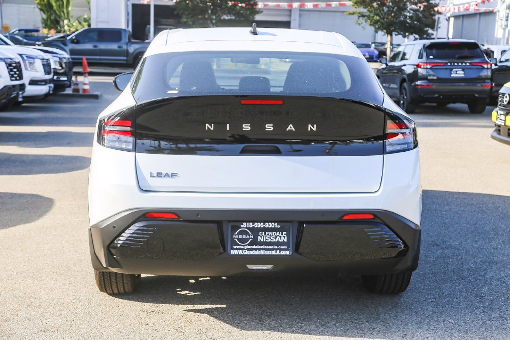 New 2026 Nissan Leaf SV+ w/ Illuminated Package FWD image 7