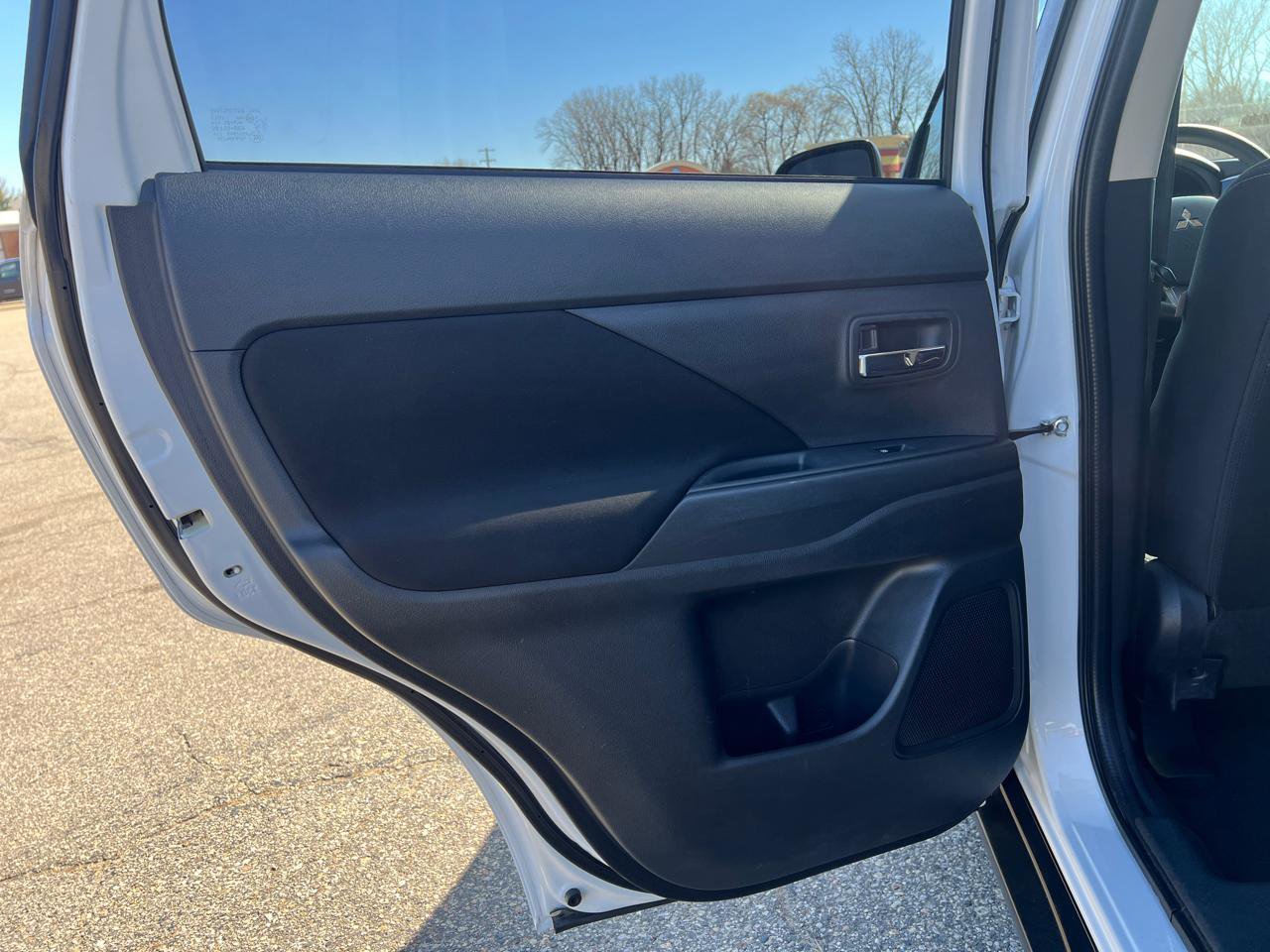 Used 2018 Mitsubishi Outlander ES image 29