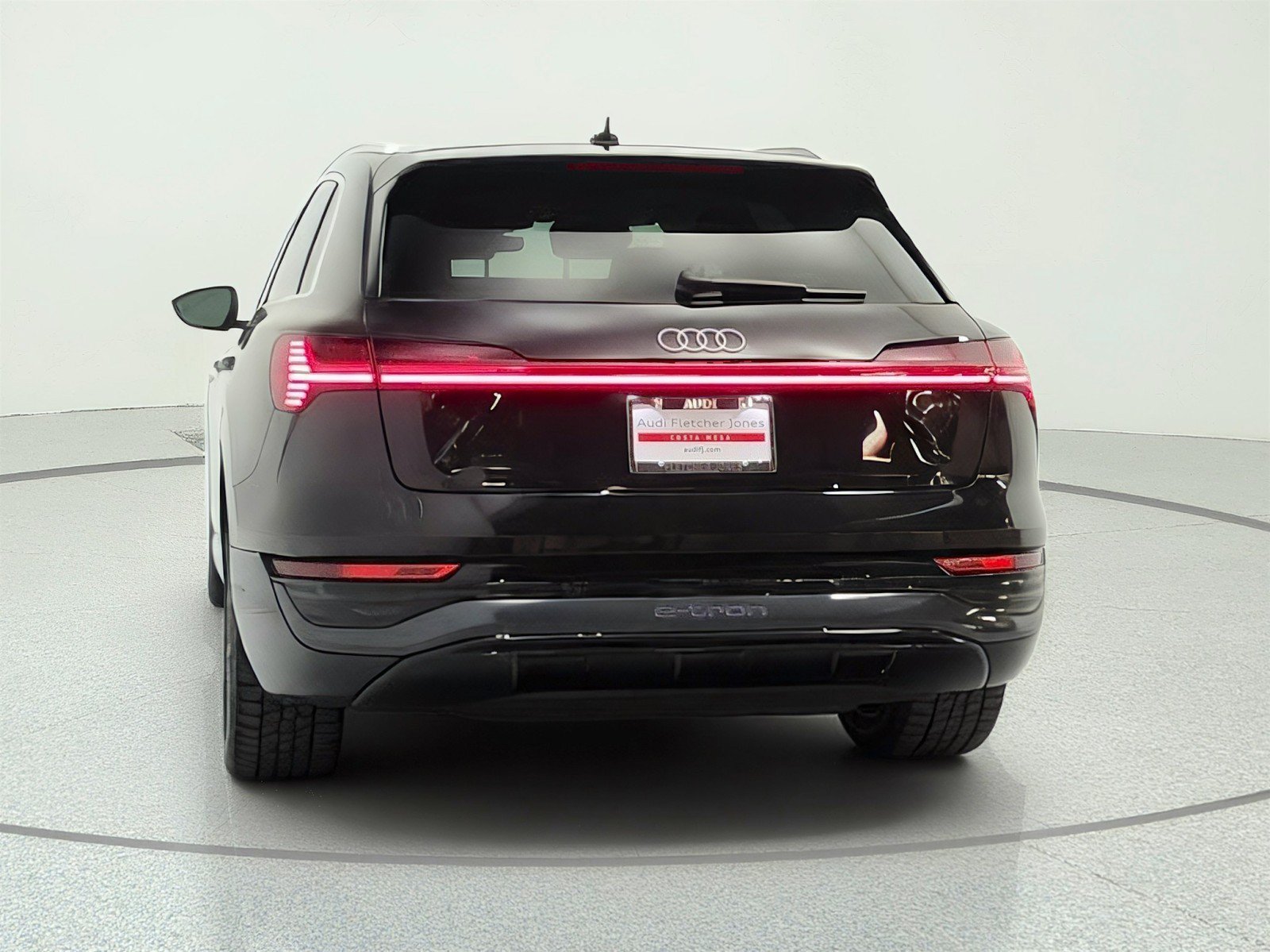 Used 2024 Audi Q8 e-tron Premium Plus w/ Premium Plus Package AWD/4WD image 6