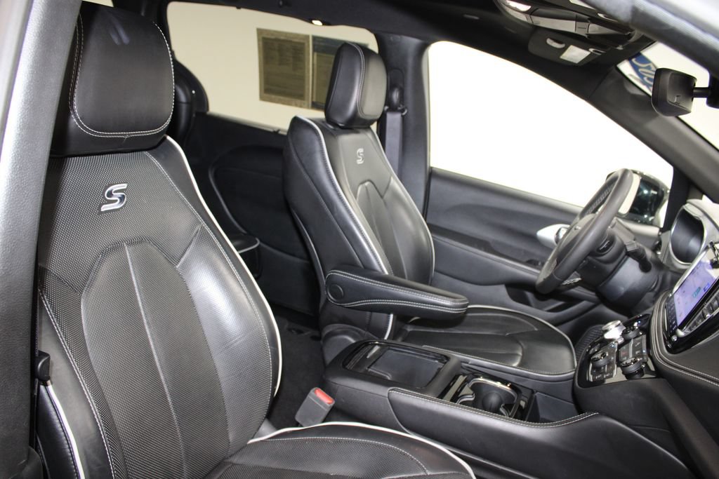 Used 2025 Chrysler Pacifica Limited FWD image 22