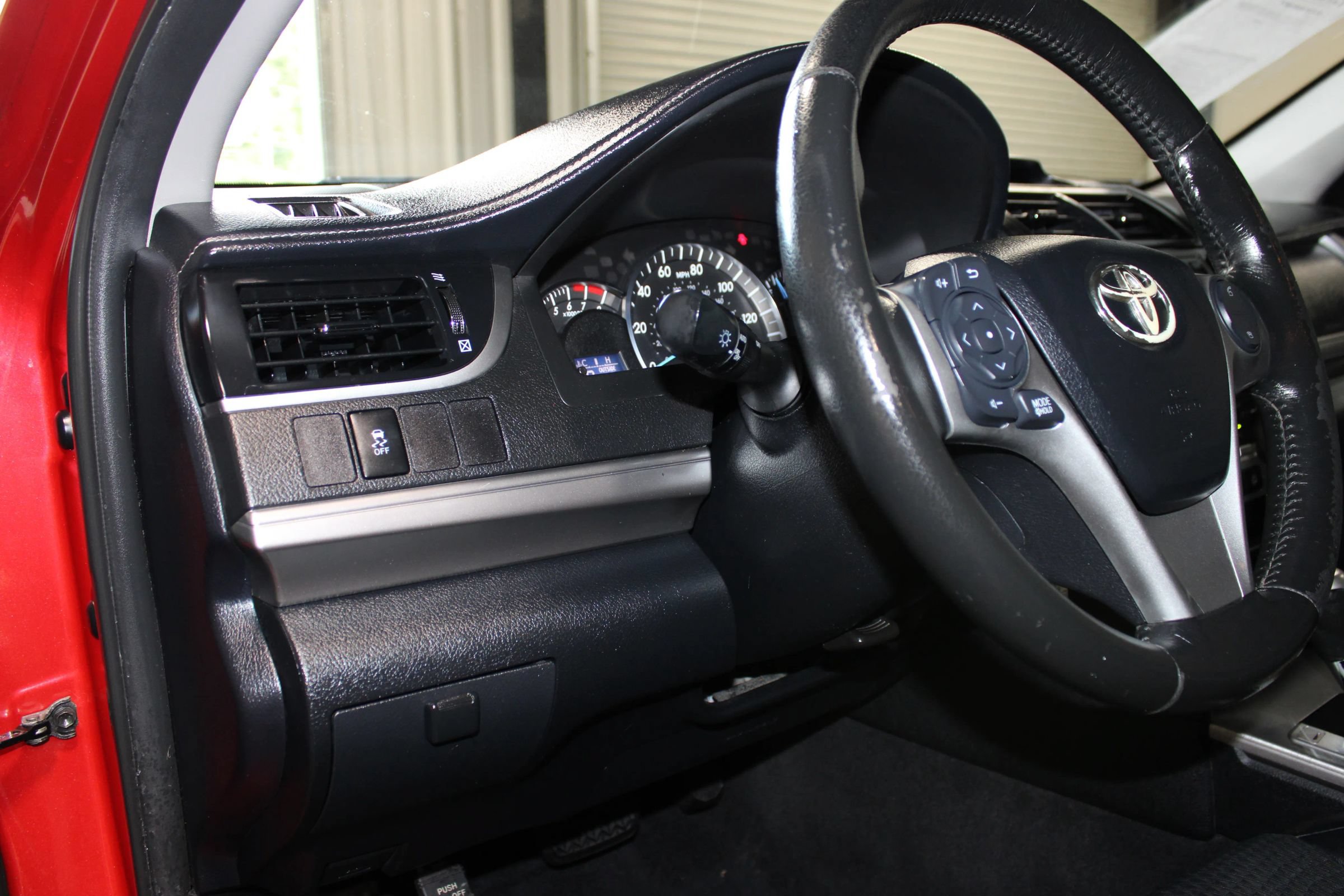 Used 2012 Toyota Camry SE FWD image 19