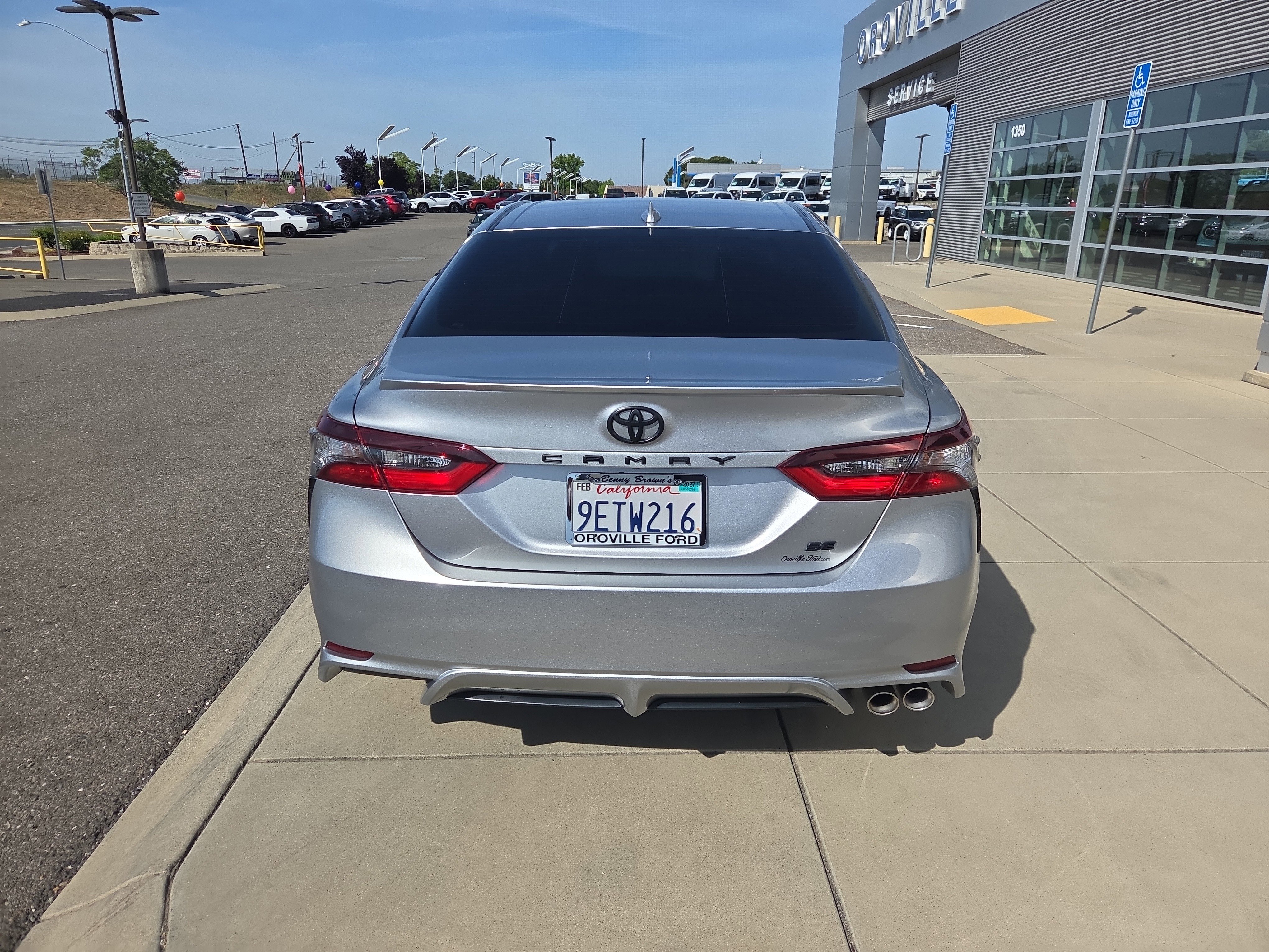 Used 2023 Toyota Camry SE w/ Convenience Package FWD image 4