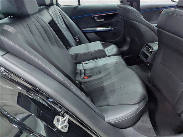 Used 2025 Mercedes-Benz E 350 4MATIC Sedan image 19