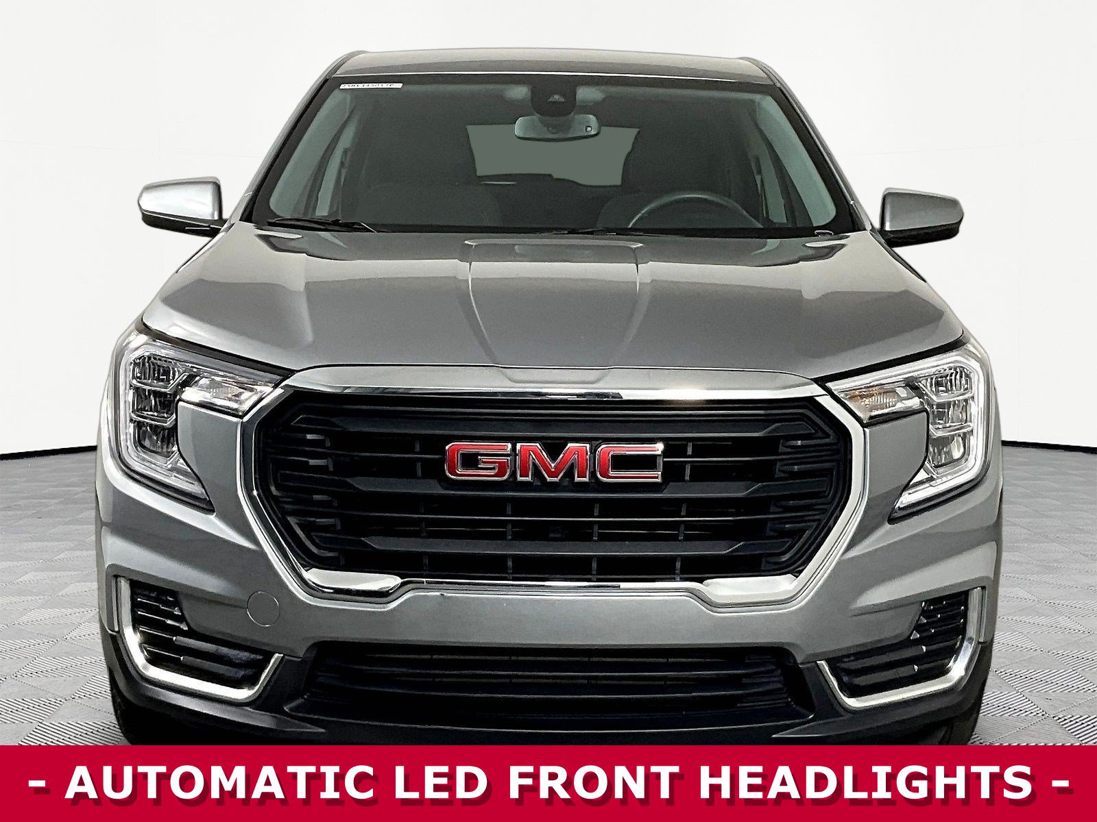 Used 2024 GMC Terrain SLE FWD image 2
