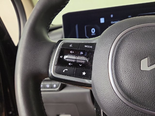 Certified 2025 Kia Carnival SX Prestige FWD image 22