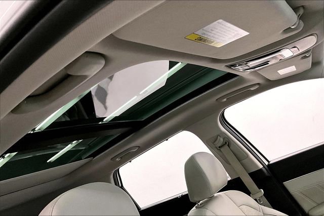Used 2023 Kia Sorento SX Prestige image 18