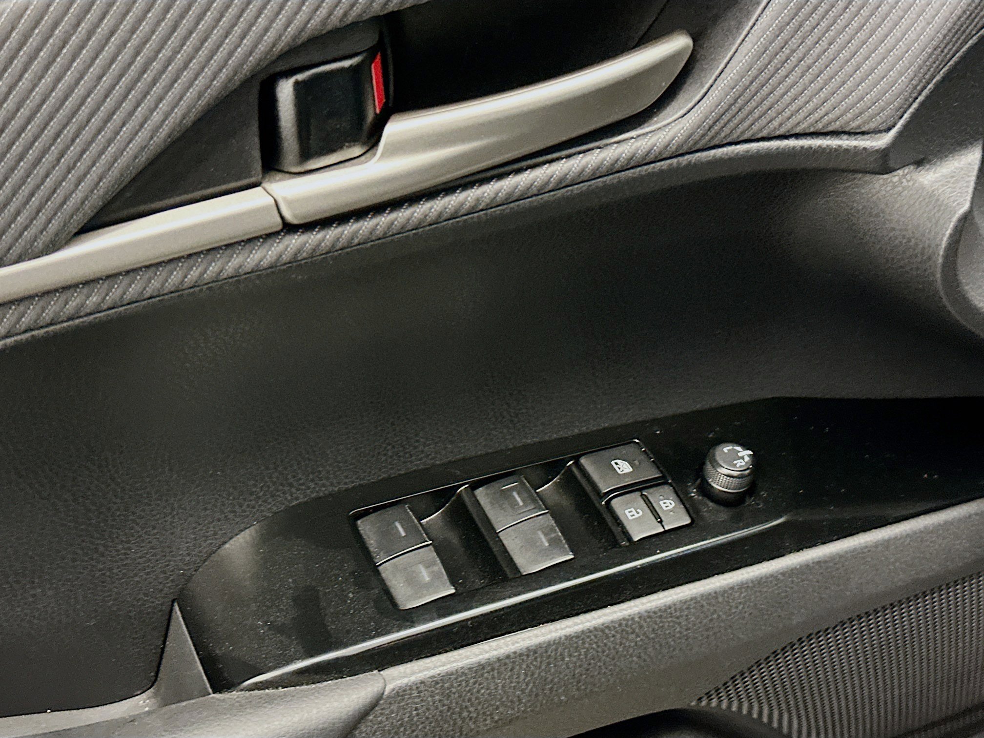 Used 2025 Toyota Camry SE w/ Convenience Package FWD image 15