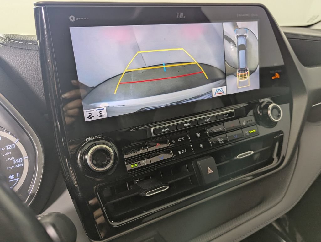 Used 2021 Toyota Highlander Limited FWD image 23