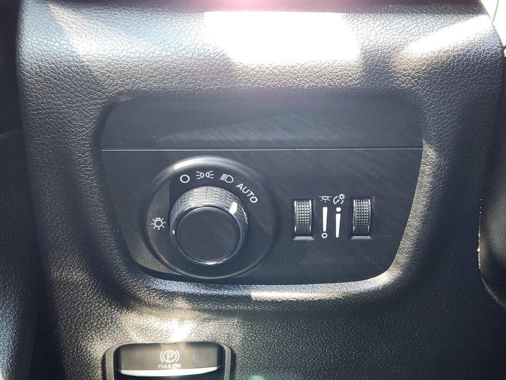 Used 2023 Jeep Grand Cherokee L Laredo AWD/4WD image 21