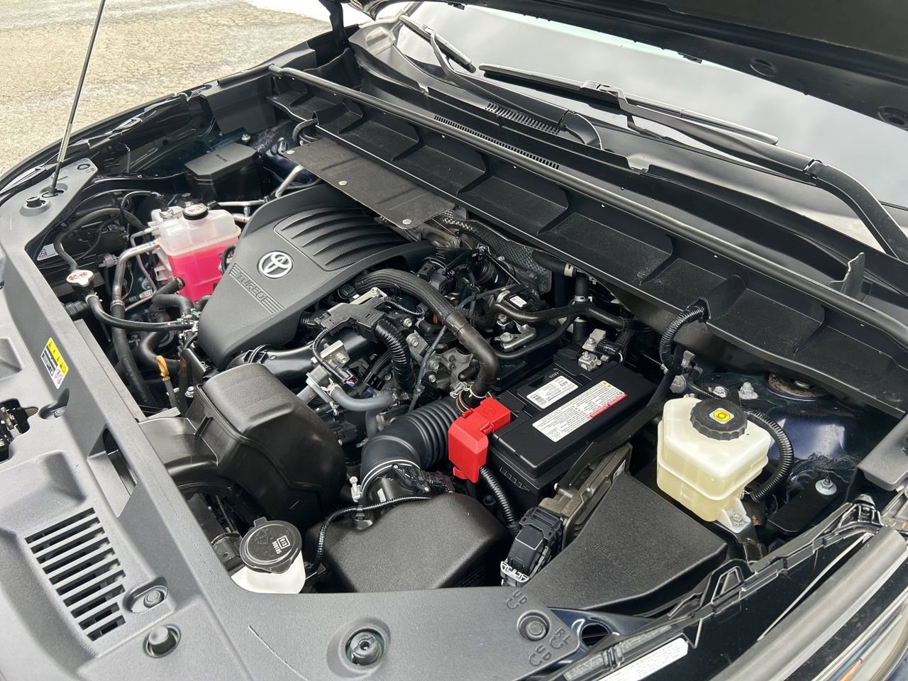 Used 2023 Toyota Highlander LE image 23