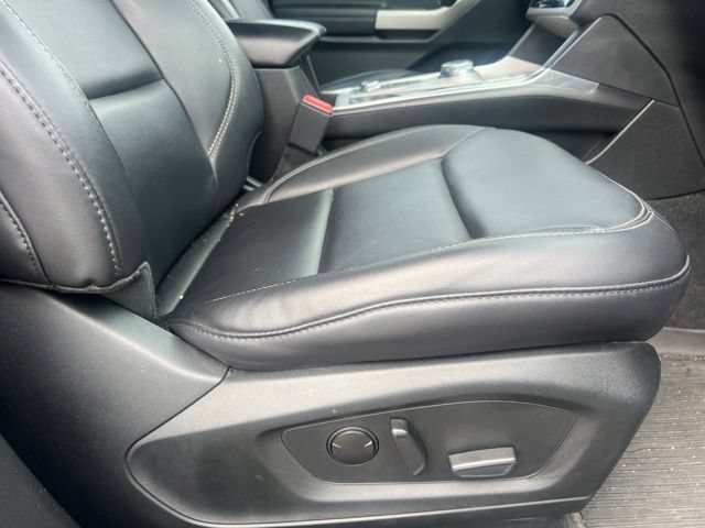 Used 2023 Ford Explorer XLT w/ Equipment Group 202A AWD/4WD image 11
