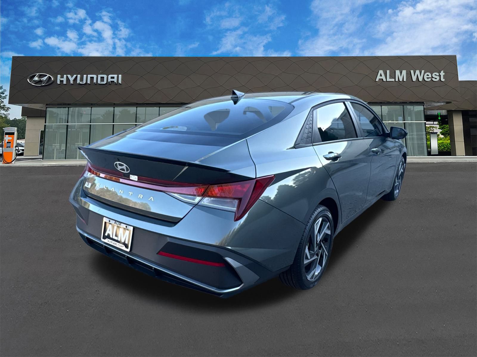 Used 2025 Hyundai Elantra Sport image 5