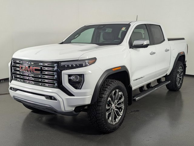 Used 2023 GMC Canyon Denali image 4