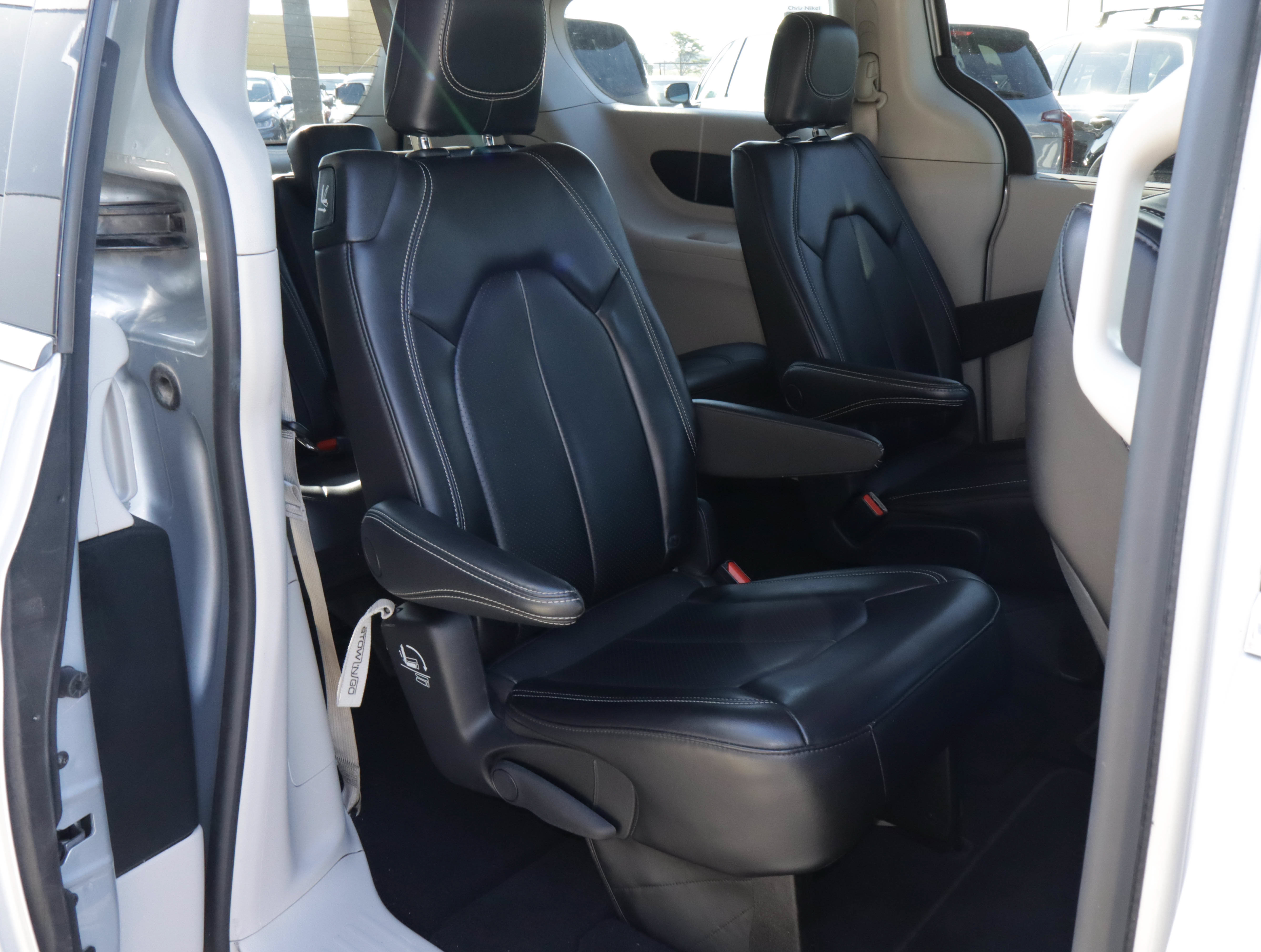 Used 2023 Chrysler Pacifica Touring-L FWD image 25
