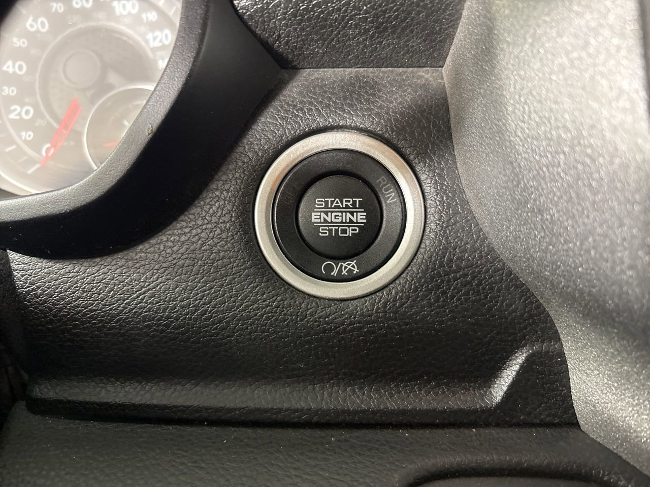 Used 2024 RAM 2500 Tradesman w/ Chrome Appearance Group image 12