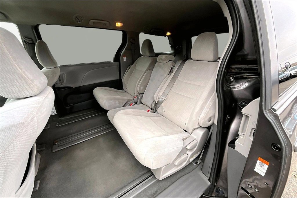 Used 2020 Toyota Sienna LE image 26