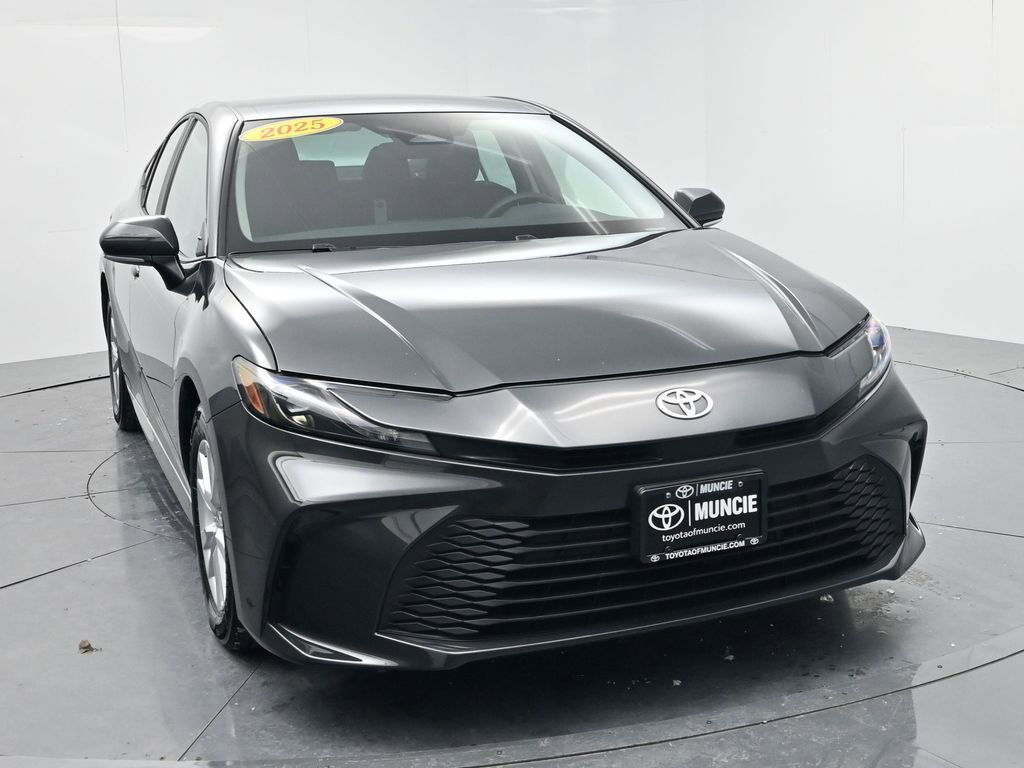 Used 2025 Toyota Camry LE image 2